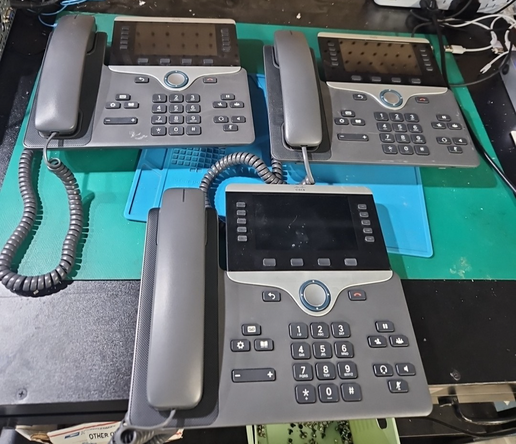 LOT 3 Cisco CP-8851 IP Phones CP-8851-K9 Cord & Handset FOR PARTS OR REPAIR