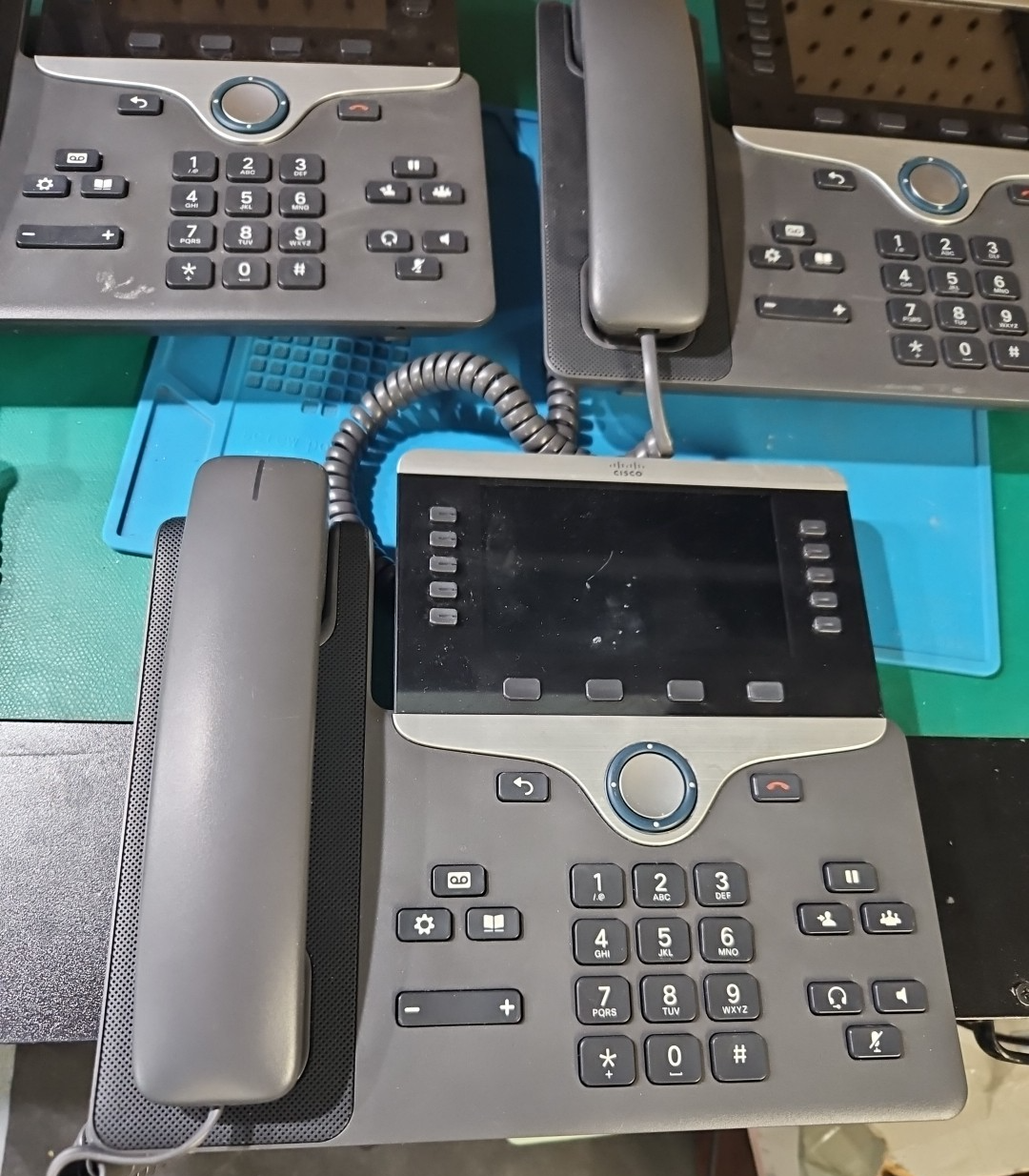 LOT 3 Cisco CP-8851 IP Phones CP-8851-K9 Cord & Handset FOR PARTS OR REPAIR