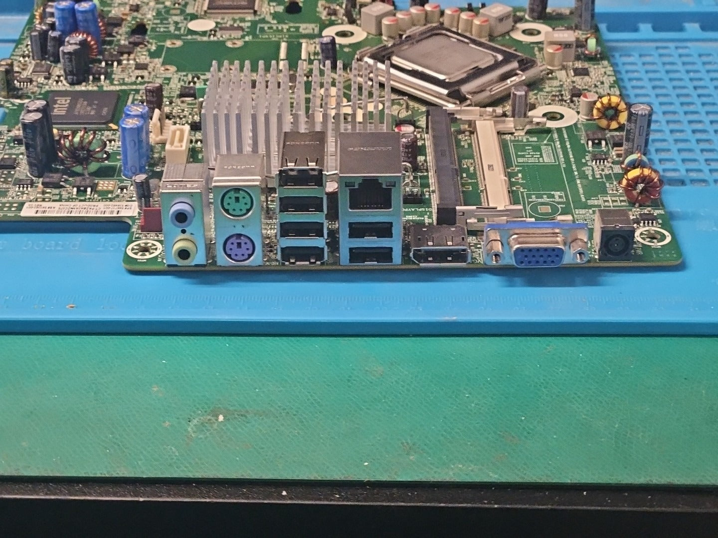 HP 8200 USDT LGA775 Motherboard 583362-001 586717-001 w/Intel C2D 3Ghz SLB9J CPU
