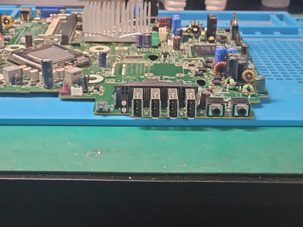 HP 8200 USDT LGA775 Motherboard 583362-001 586717-001 w/Intel C2D 3Ghz SLB9J CPU