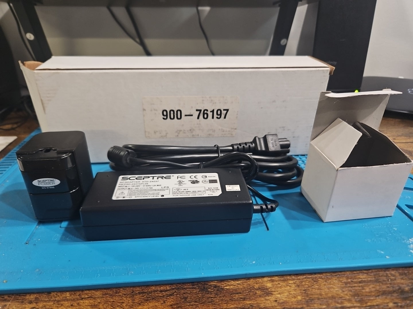 Sceptre STD-24037 100-240V ~47-63Hz 1.2a MAX 24v 3.75A AC Adapter PSD-2437APL05