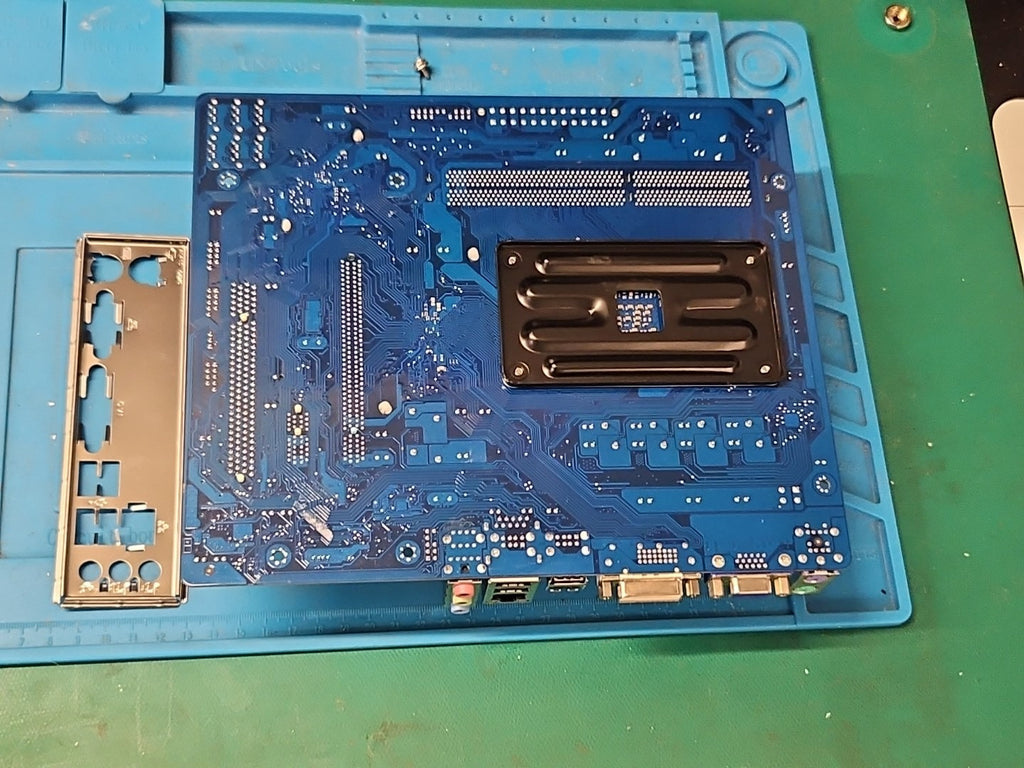 Gigabyte GA-78LMT-S2P Socket AM3+ DDR3 Desktop Motherboard w/Athlon II X2 270