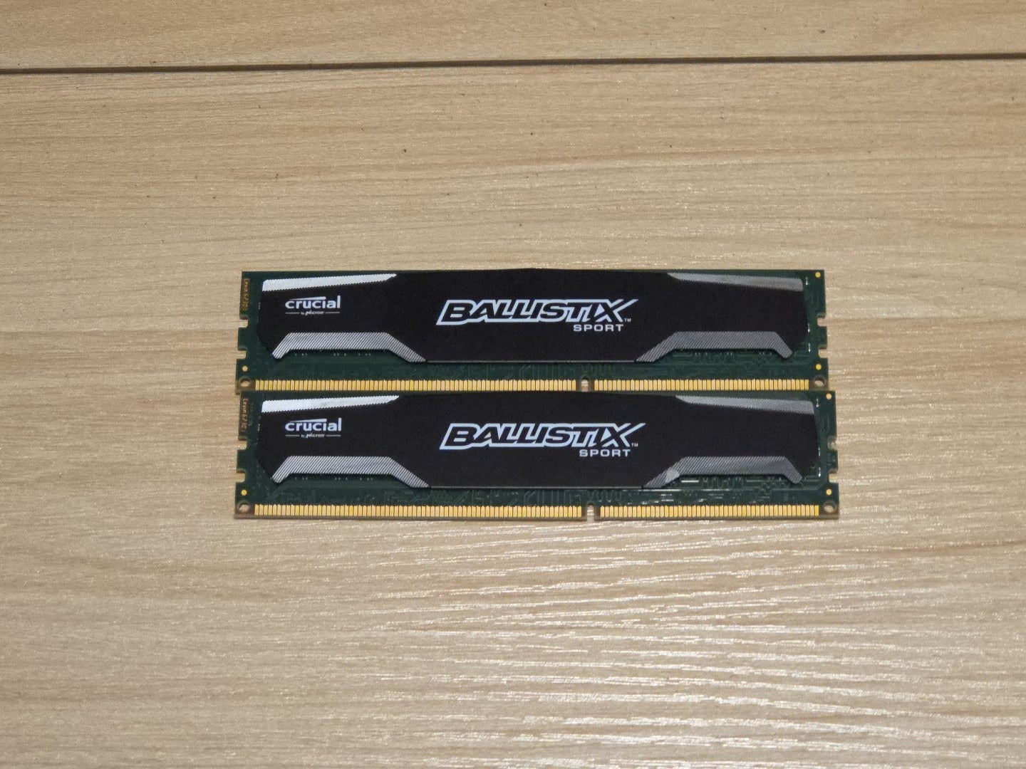 16GB (8GBx2) Crucial BL8S8G3D1609DS1S00 PC3-12800 DDR3 1600MHz DIMM Desktop RAM