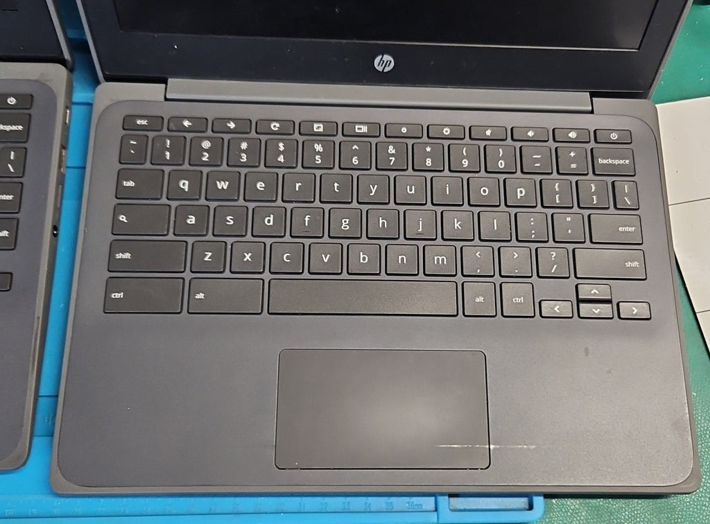 LOT 2 HP Chromebook 11A G8 EE 11.6″ AMD A4‑9120C 1.6GHz CPU 4GB 32GB BOOTS AS IS