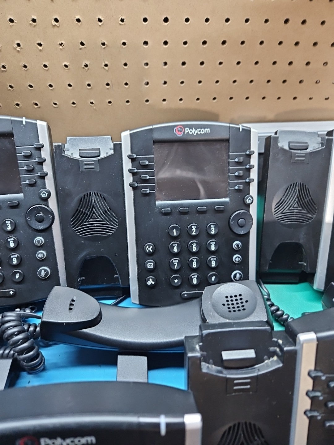 LOT 5 Polycom VVX 400 IP Office Business Media Phones w/Handset, Cord & Stand
