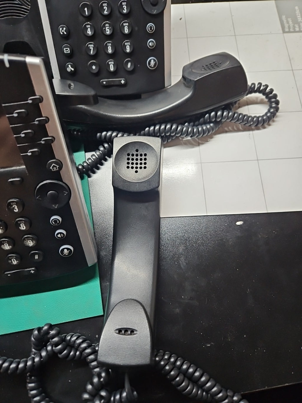 LOT 5 Polycom VVX 400 IP Office Business Media Phones w/Handset, Cord & Stand