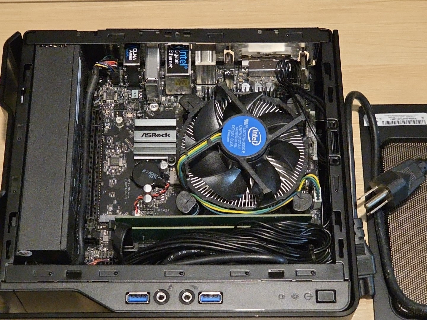Generic Pentium Gold G5400 3.7GHz CPU 8GB RAM 480GB SSD InWin Chassis ITX PC