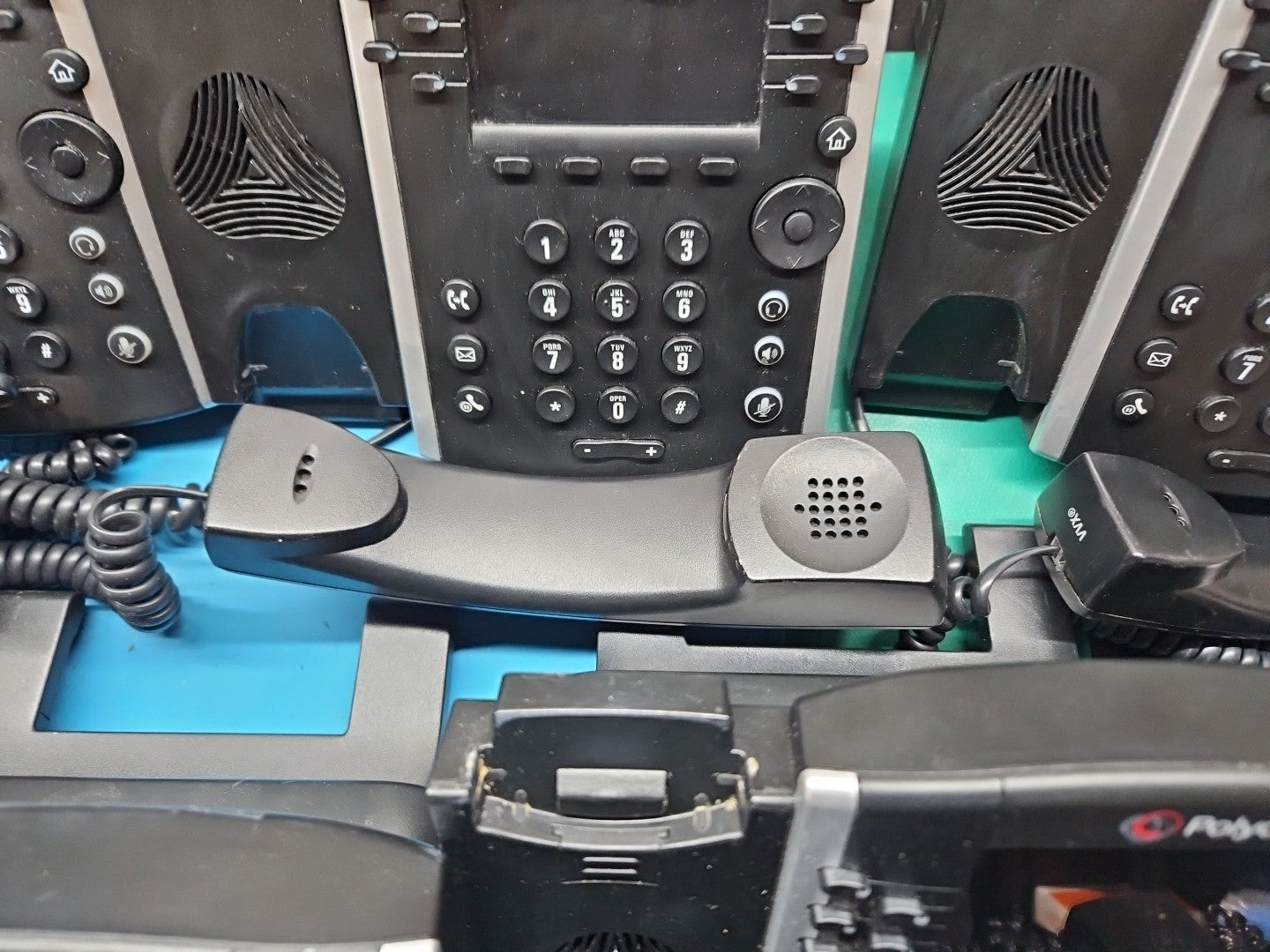 LOT 5 Polycom VVX 400 IP Office Business Media Phones w/Handset, Cord & Stand