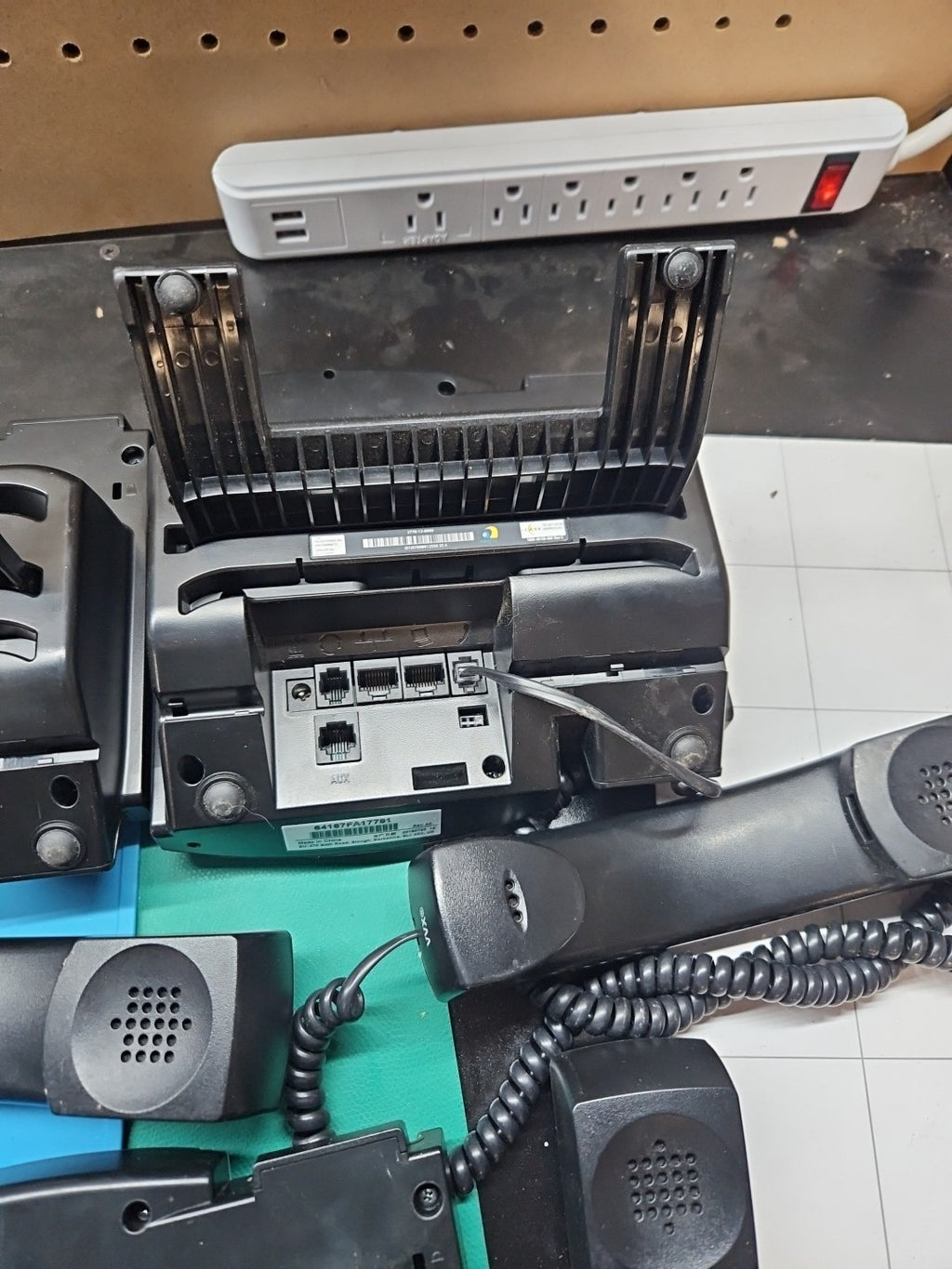 LOT 5 Polycom VVX 400 IP Office Business Media Phones w/Handset, Cord & Stand
