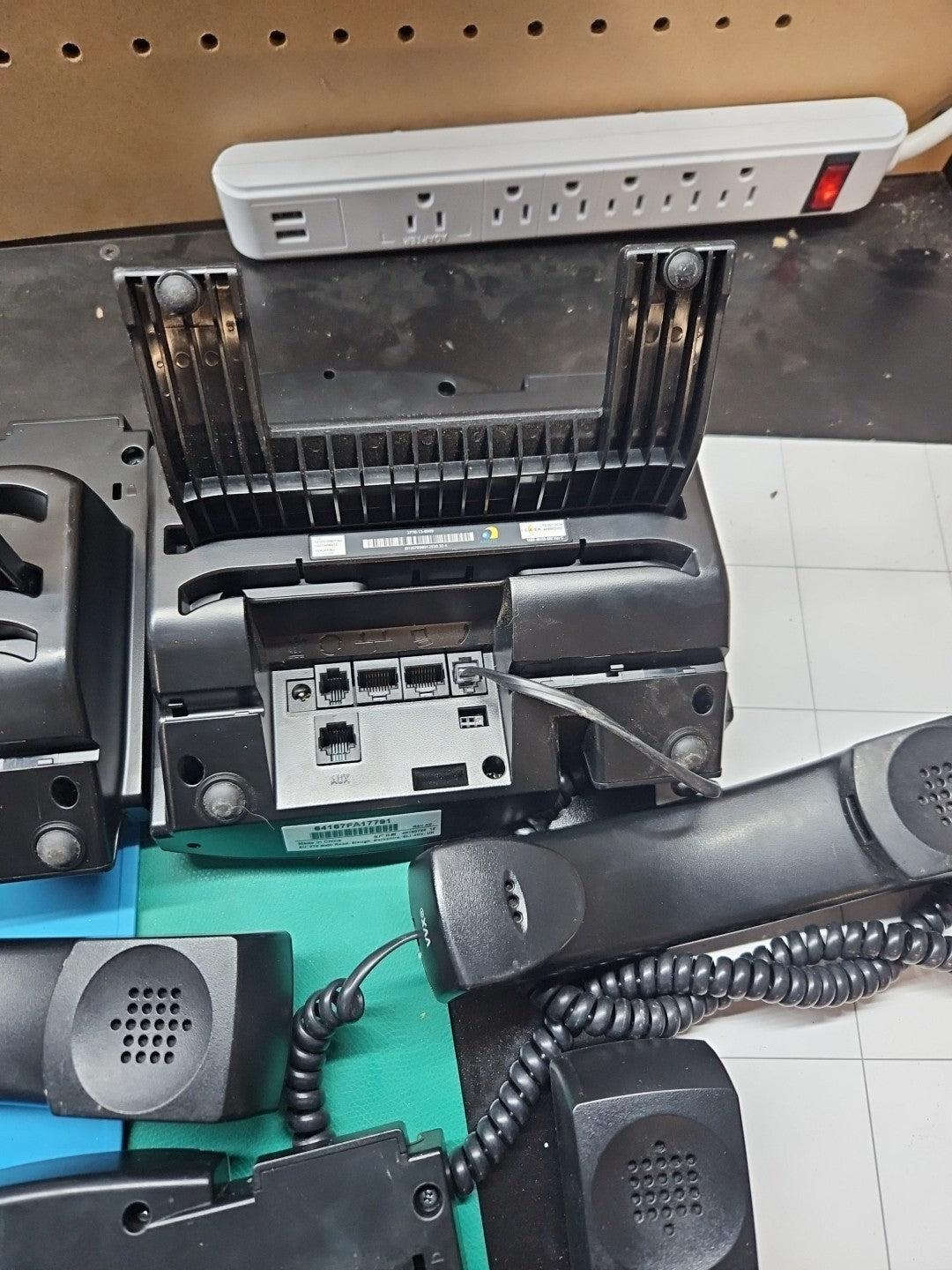LOT 5 Polycom VVX 400 IP Office Business Media Phones w/Handset, Cord & Stand