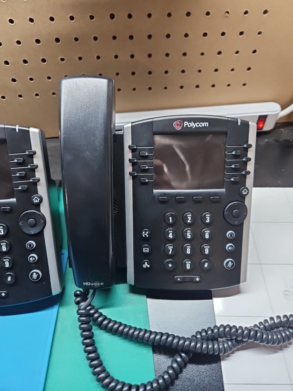 LOT 5 Polycom VVX 400 IP Office Business Media Phones w/Handset, Cord & Stand