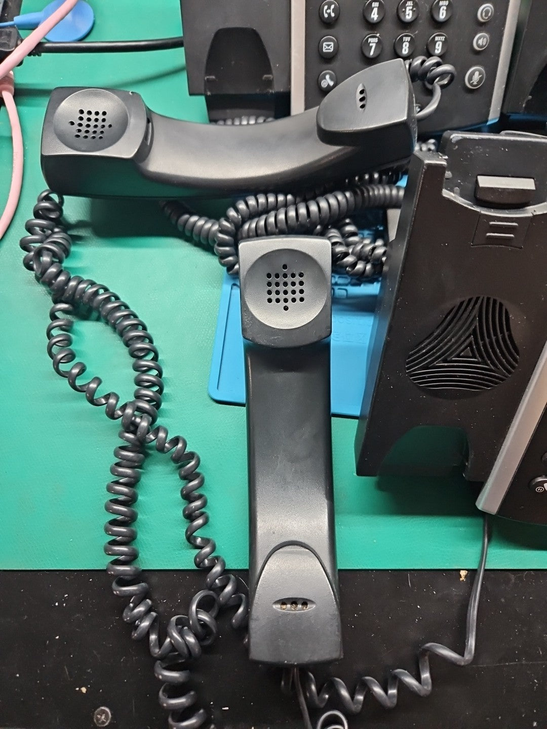 LOT 5 Polycom VVX 400 IP Office Business Media Phones w/Handset, Cord & Stand