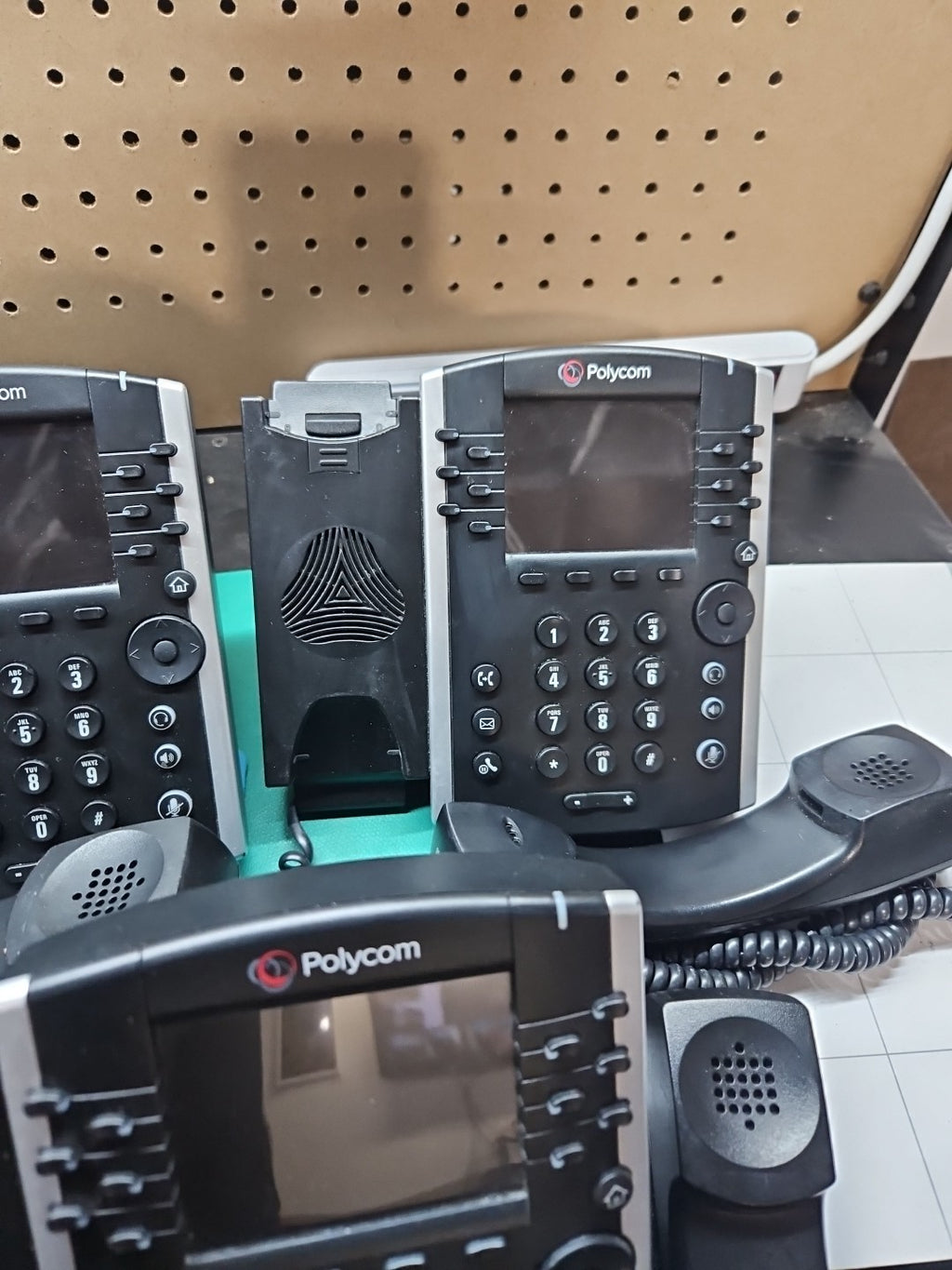 LOT 5 Polycom VVX 400 IP Office Business Media Phones w/Handset, Cord & Stand