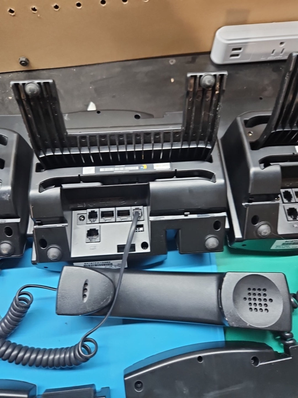 LOT 5 Polycom VVX 400 IP Office Business Media Phones w/Handset, Cord & Stand
