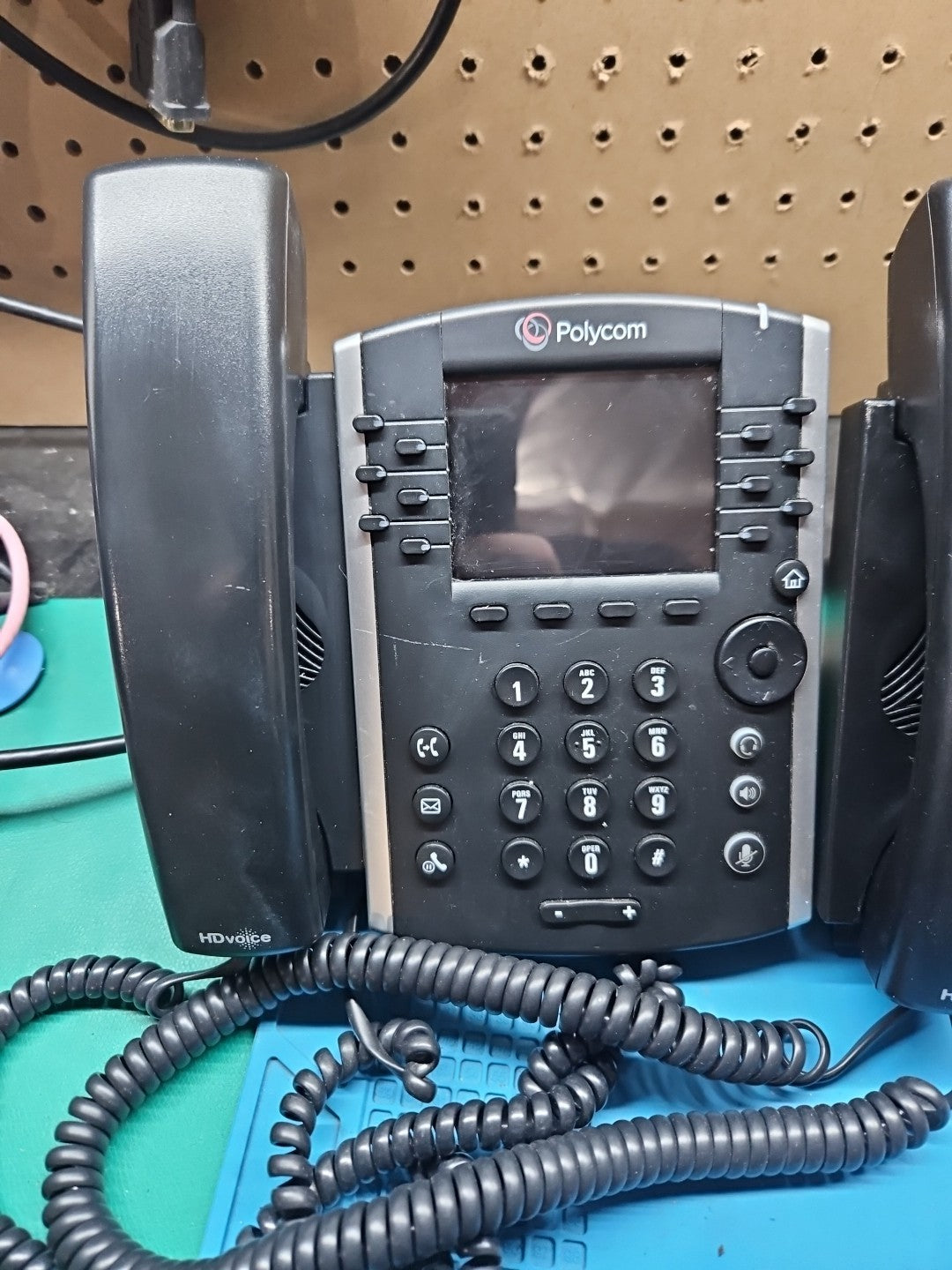 LOT 5 Polycom VVX 400 IP Office Business Media Phones w/Handset, Cord & Stand