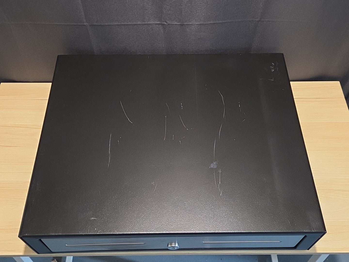 APG Vasario Cash Drawer 19" VBS352-BL1915 w/ Cable, Keys & Cash Till USED